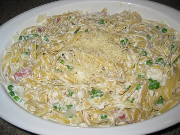 Cheesy Spaghetti With Bacon and Peas. Photo by Obag