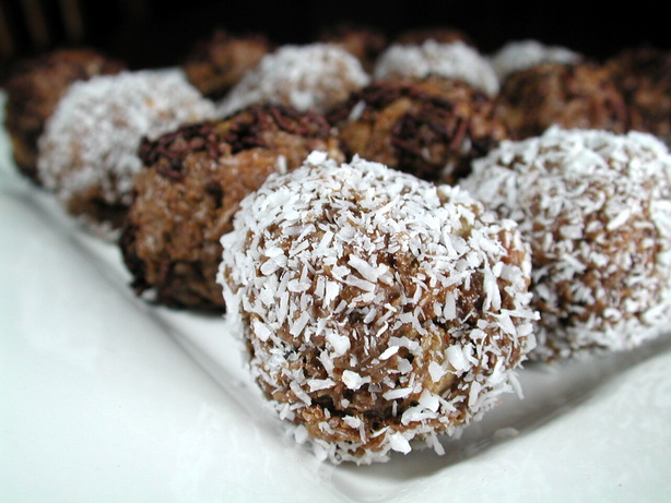 Aussie Christmas Rum Balls. Photo by Chef floWer