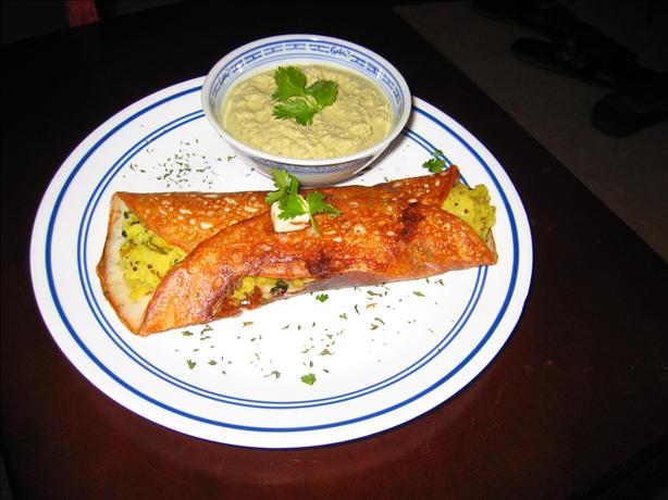 Masala Dosa with Coconut Chutney (South Indian Savory Crepes with filling). Photo by eatrealfood