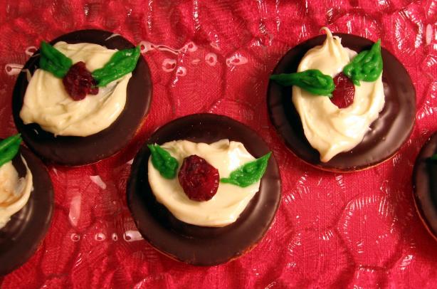 Mini Christmas Puds - Quick N Easy. Photo by Dreamer in Ontario