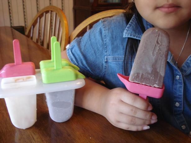 Fudge Popsicles (Fudgesicles). Photo by Mika G.
