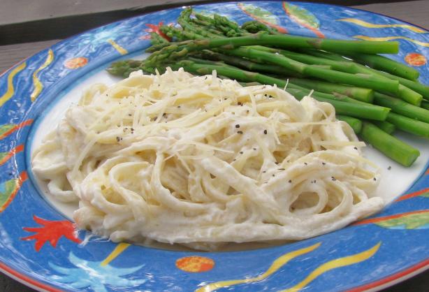 15 Minutes Creamy Fettuccine Alfredo. Photo by lazyme