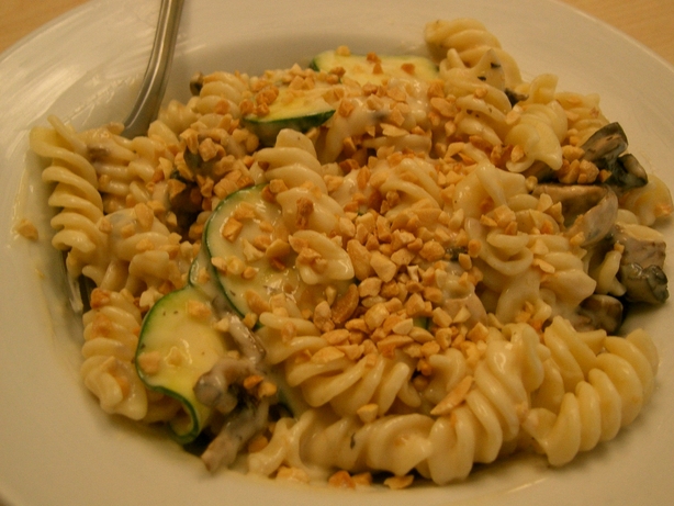 Macaroni & Zucchini Salad. Photo by Sonya01