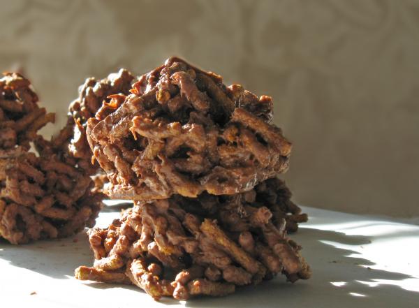 Fiber One Chocolate Haystacks. Photo by SusieQusie