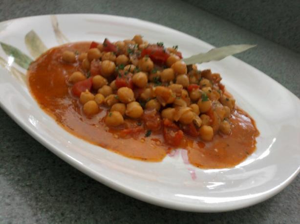 Middle Eastern Chickpeas. Photo by Halose7en