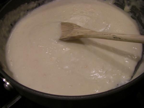 Basic White Sauce -  Salsa Di Besciamella. Photo by puppitypup