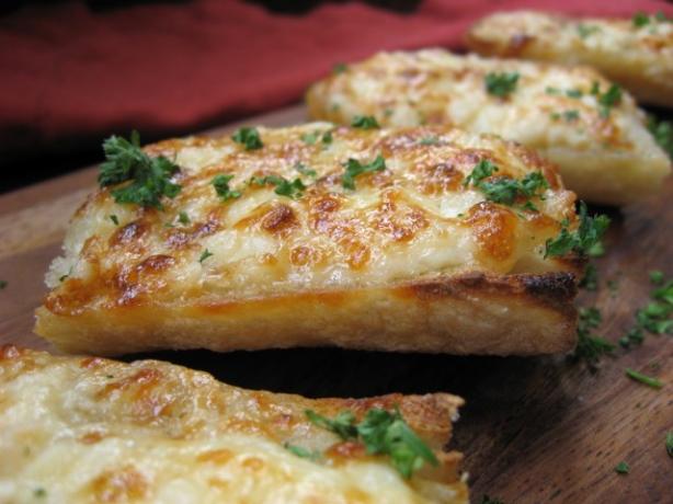 Most Delicious Garlic Cheese Bread. Photo by ms_bold
