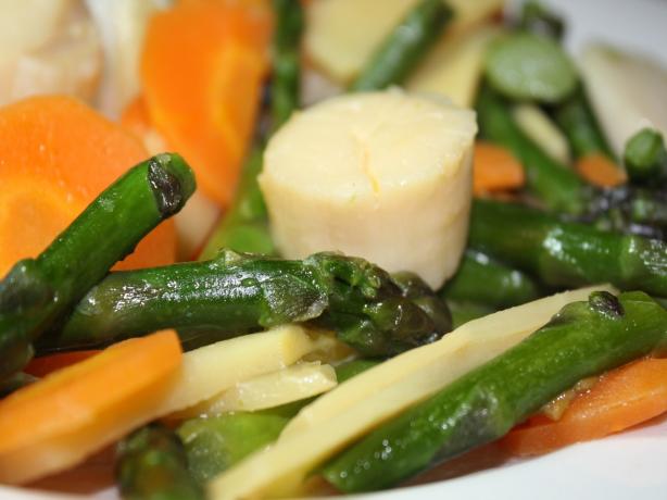Stir-Fried Scallops With Asparagus. Photo by **Jubes**
