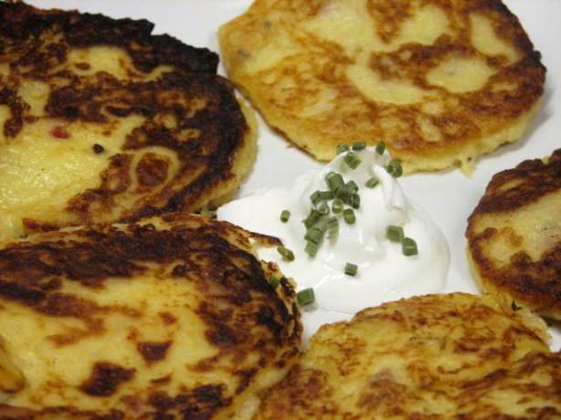 Fully Loaded Potato Skin Cakes. Photo by loof