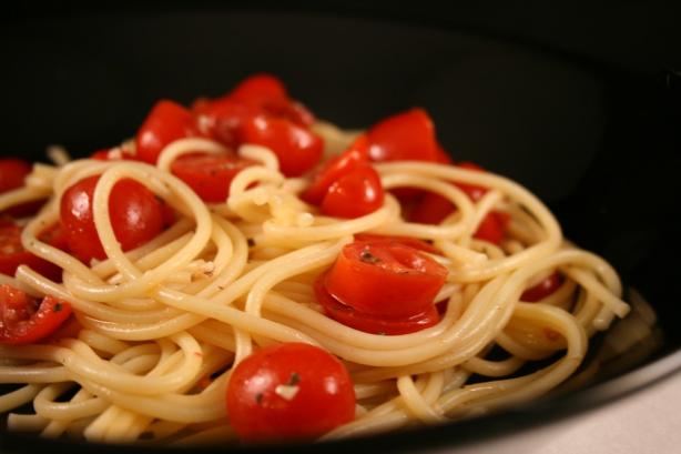 Tomato Salad Spaghetti. Photo by CandyTX