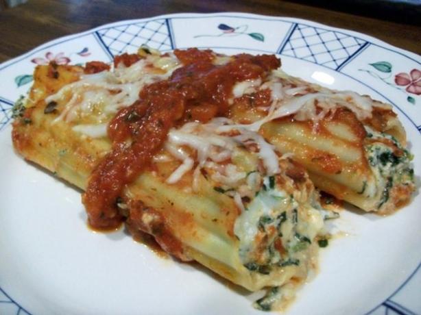 Cheesy Spinach and Mushroom Manicotti. Photo by 2Bleu