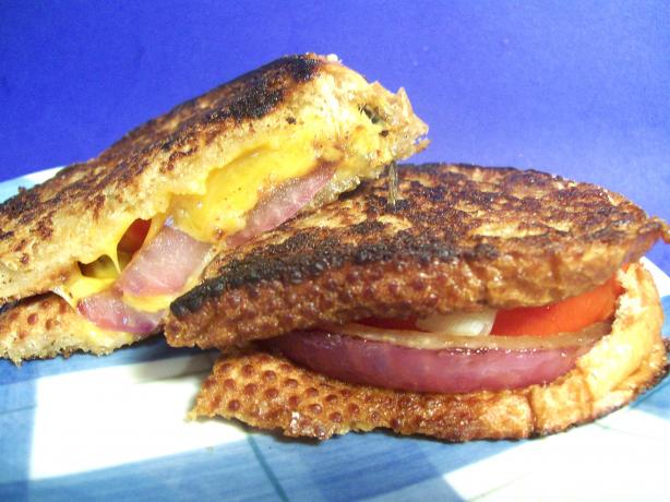 Grilled Cheese and Tomato Sandwich. Photo by Sharon123