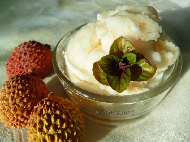 Kem Trai Vai Voi Gung- Lychee and Ginger Ice. Photo by awalde