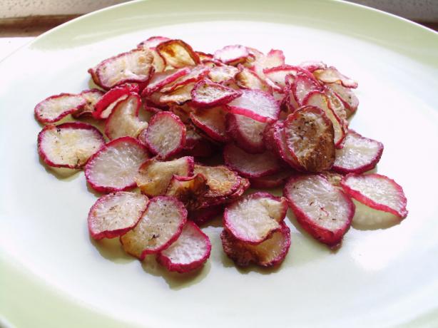 Crispy Baked Radish Chips (Low Fat/Low Carb). Photo by vivmom