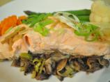 Steamed Salmon With Mushrooms and Leeks