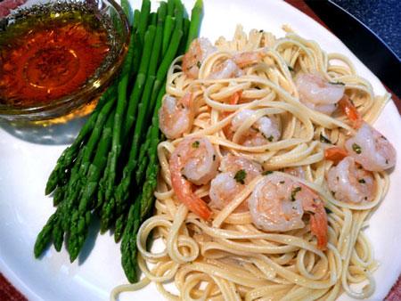 Shrimp Scampi With Linguini. Photo by Mikekey
