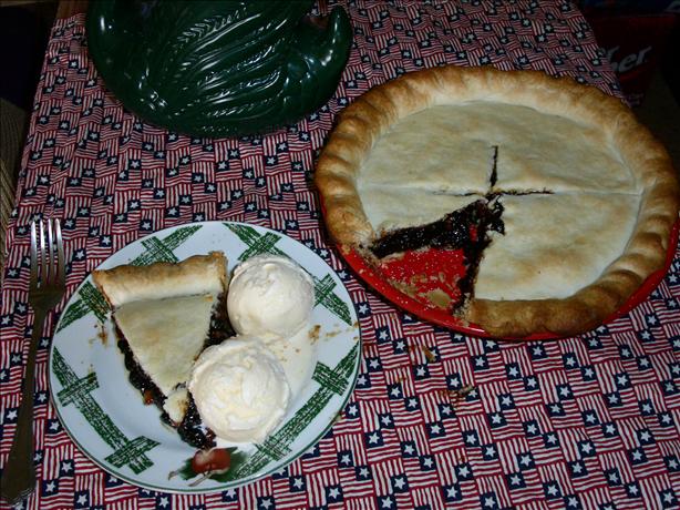 Old Fashioned Raisin Pie. Photo by Chabear01