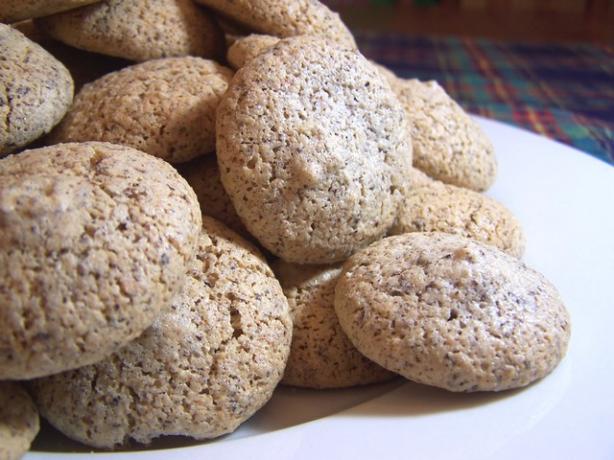 Haselnuss B&auml;llchen (Hazelnut Balls). Photo by **Jubes**
