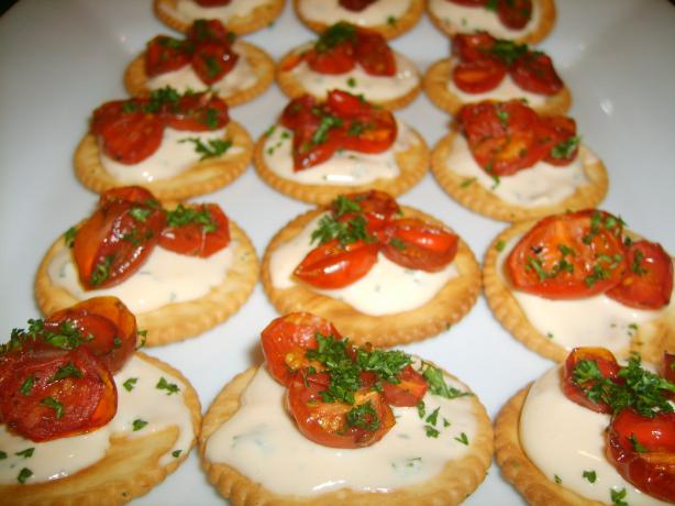 Oven Roasted Tomatoes on  Crackers. Photo by Tisme