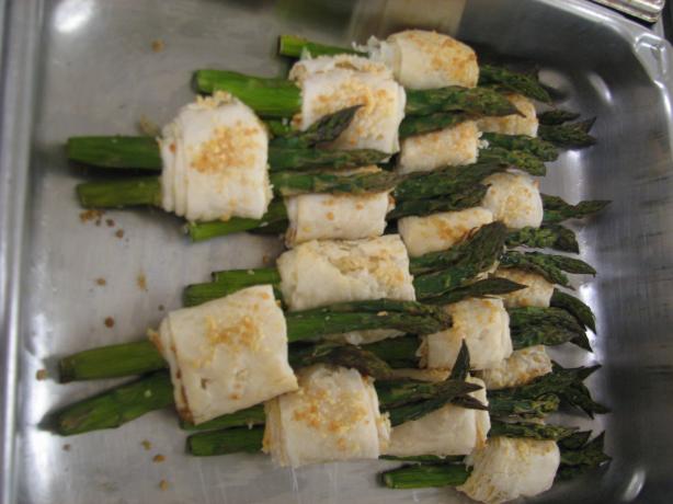 Phyllo Wrapped Cheesy Asparagus. Photo by Chef #1173468