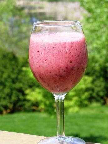 Creamy Cherry Smoothie. Photo by DuChick