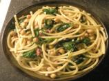 Curly Pasta With Spinach and Chickpeas