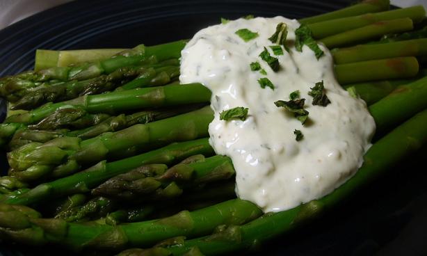 Asparagus With Saffron Mint Sauce. Photo by justcallmetoni