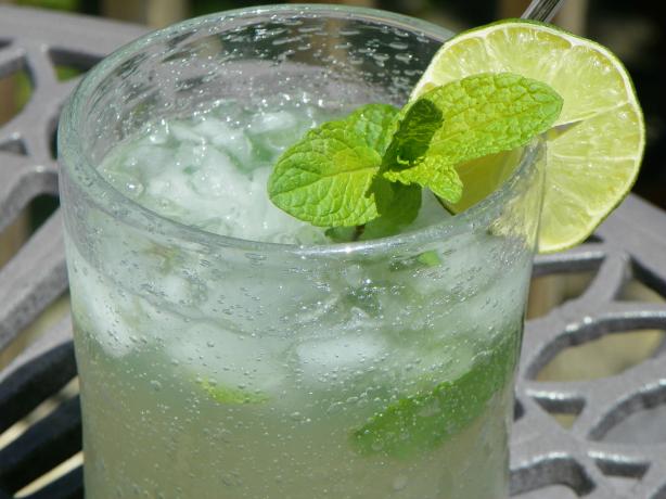 Pineapple Ginger Mojito. Photo by Baby Kato