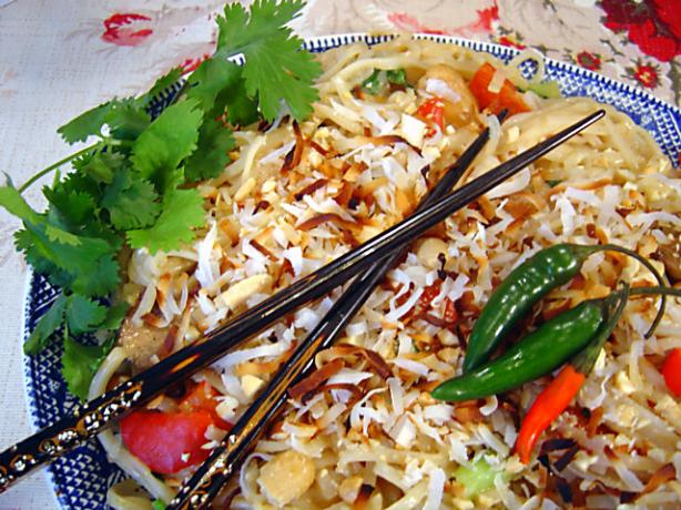 Thai Coconut Rice Noodles With Chicken. Photo by :(