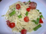 Pasta With Asparagus and Fresh Tomato Sauce