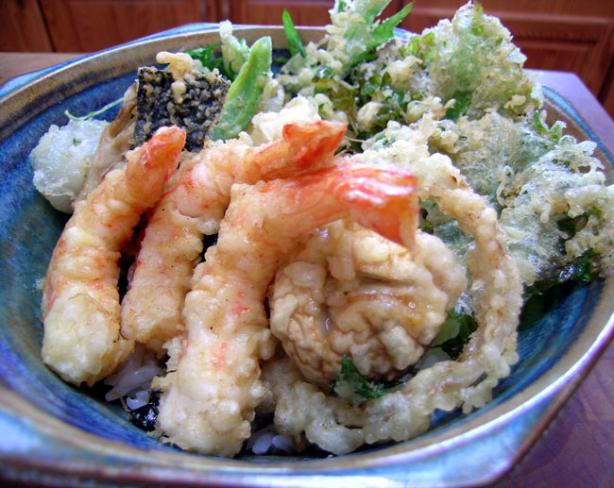 Tempura Donburi - Tendon - Tempura Rice Bowl. Photo by Rinshinomori