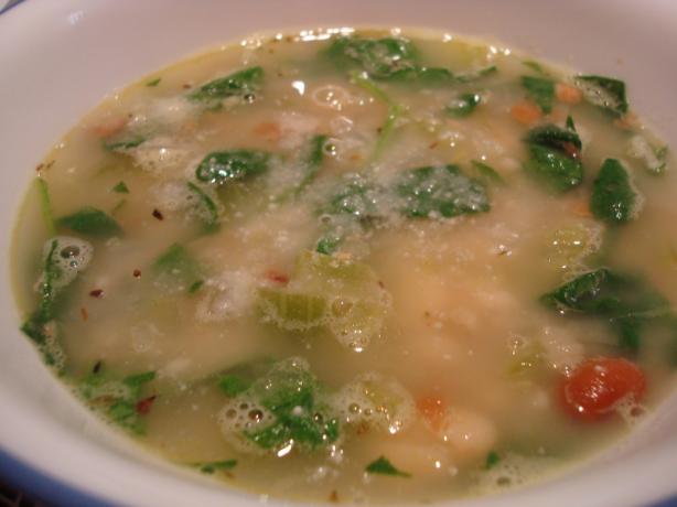 Italian White Bean and Spinach Soup. Photo by Starrynews