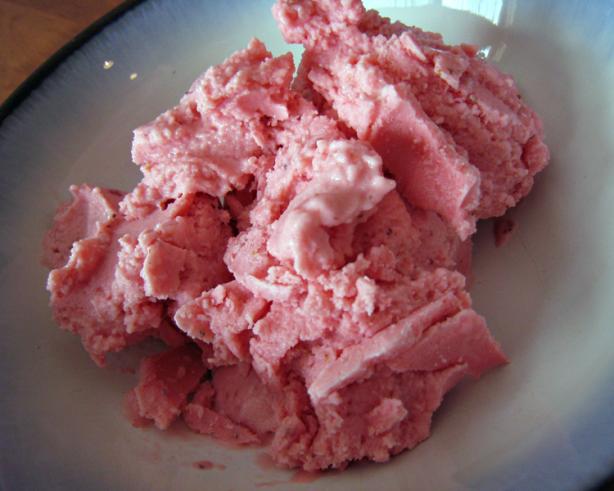 Fat Free Strawberry Cheesecake Frozen Yogurt. Photo by yogiclarebear