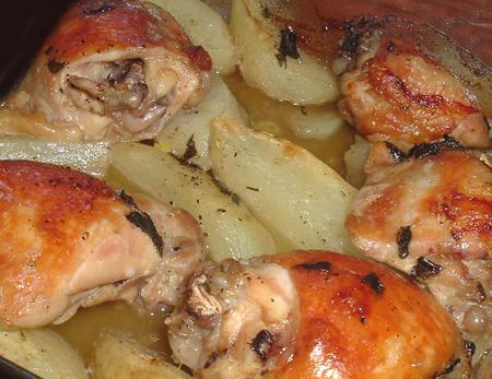 Kotopoulo Skorthato (Lemon Garlic Chicken With Potatoes). Photo by Bergy