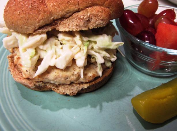 Kottlety Pozharskie (Chicken Burger With Coleslaw). Photo by loof
