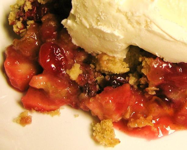 Apple Pear Cranberry Crisp. Photo by LilPinkieJ