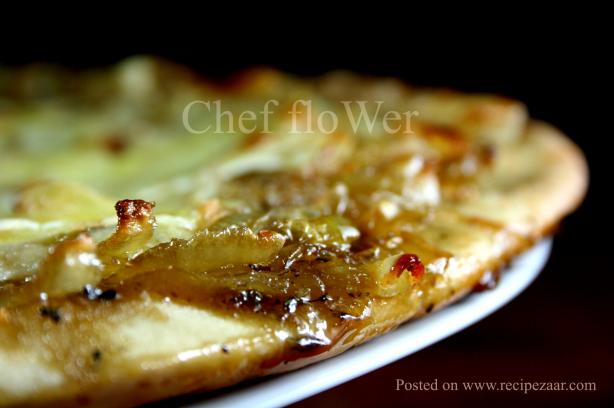Caramelized Onion and Gorgonzola Pizza. Photo by Chef floWer