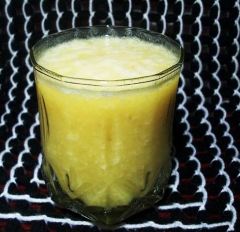 Pineapple Mango Smoothie. Photo by 2Bleu