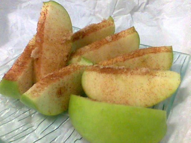 Healthy Cinnamon Apple Crisp Without the Calories. Photo by Diana #2