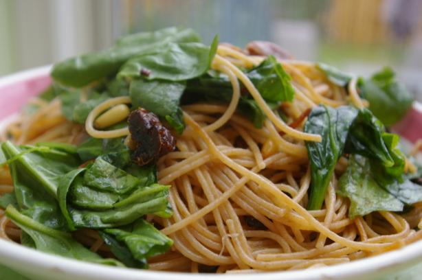 Lemon Linguine With Spinach and Crispy Prosciutto. Photo by Redsie