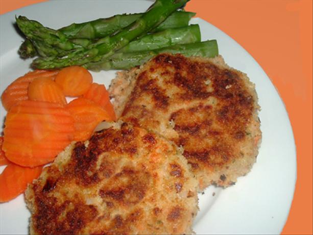Potato'n Salmon Cakes. Photo by Bergy