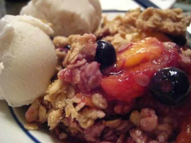 Vegan Blueberry Peach Crumble. Photo by tendollarwine