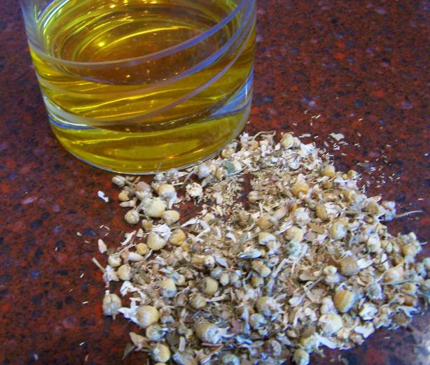 Chamomile Tea Hair Rinse. Photo by Rita~