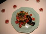Friselle With Mussels, Tomatoes and Parsley. Photo by foodandmood.eu