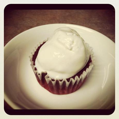 Diet Soda Cake or Cupcakes With Frosting. Photo by xaznxthaigerx