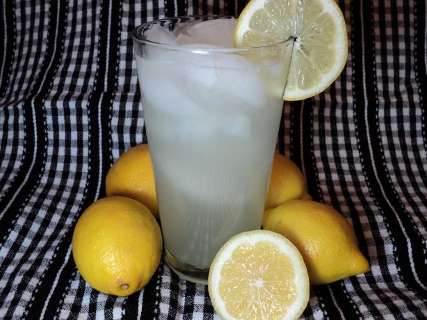 Old-Fashioned Lemonade. Photo by Nif