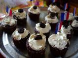 Mini Oreo Surprise Cupcakes