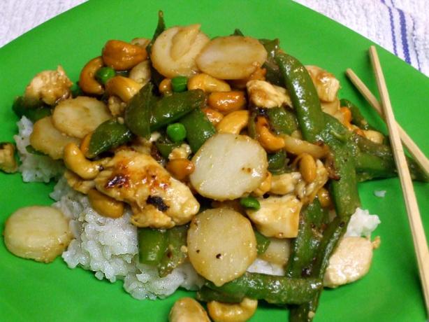 Chicken W/Cashews and Snow Peas. Photo by VickyJ