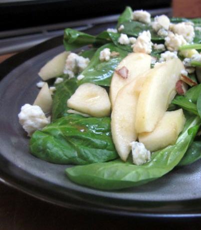 Green Apple Spinach Salad. Photo by Rinshinomori