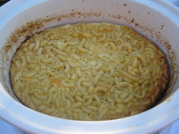 Crock Pot Mac & Cheese. Photo by Chabear01